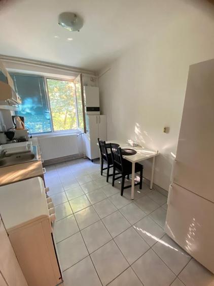 3 camere confort 1 etaj 3 zona Medicina CENTRALA PROPRIE