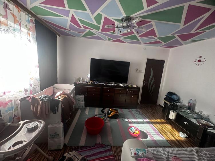 Apartament 2 camere, etajul 2/4, zona Mircea cel Batran