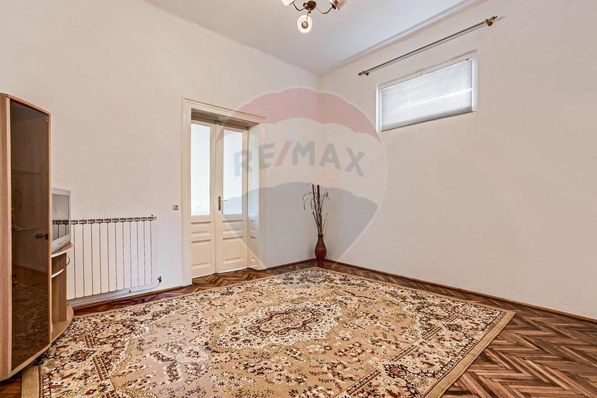 Apartament 4 camere spațioase, curte, zona Piata Catedralei