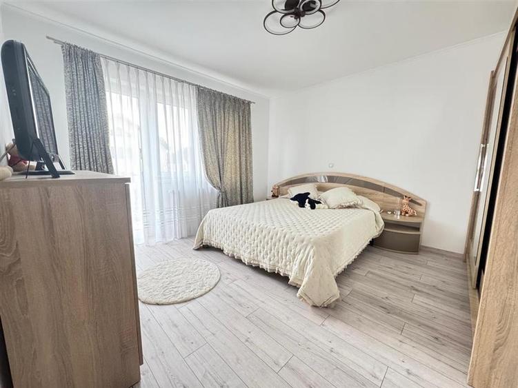 Casa moderna cu 4 camere si terasa in cartierul Tineretului
