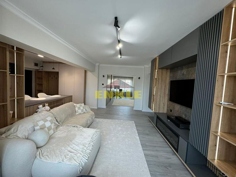 De vânzare – Apartament 4 camere, 102 mp, zona Bazar