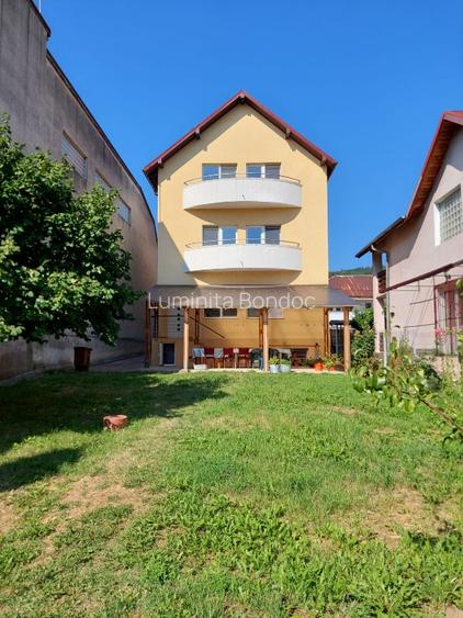 Vilă 515 mp + Spațiu Comercial închiriat (Venit Sigur) - Călimănești - 2