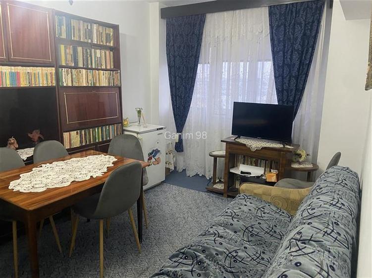 Apartament 3 camere , zona ultracentrala -Primaria Focsani , et 3 8 , decomnadat - 11