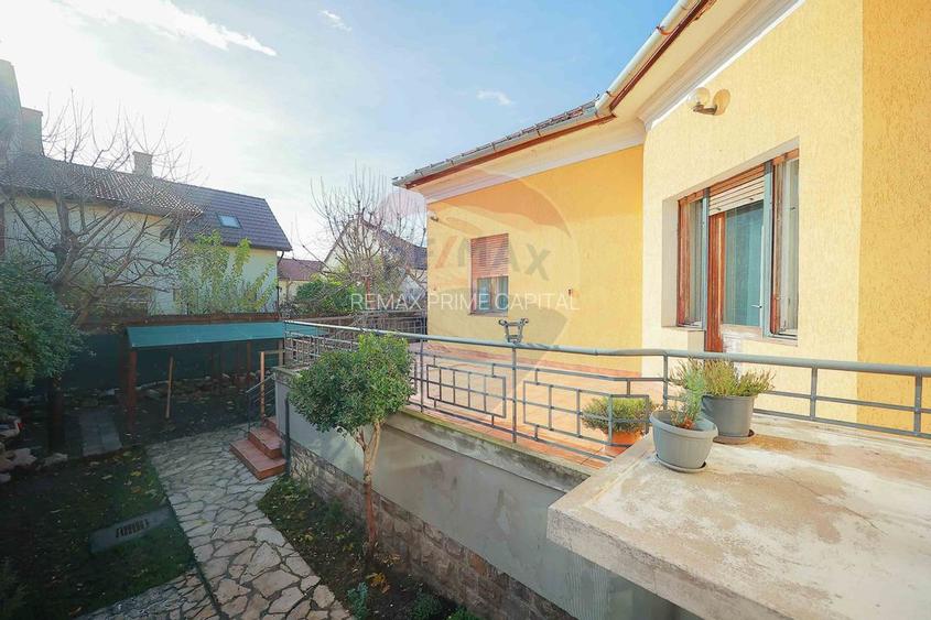 Casă Evreiască de Vânzare, Singur în Curte în zona Ultracentral - 11