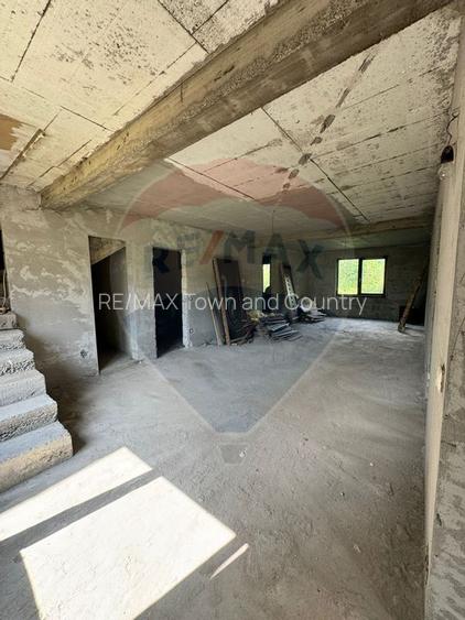 Casă / Vilă cu 7 camere de vânzare - 8