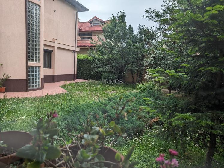 Eleganta si generoasa,robusta,str.linistita,sens unic,curte verde,intimitate,lux - 19