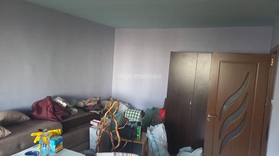 Titan-Intrarea Badeni-garsoniera - 5