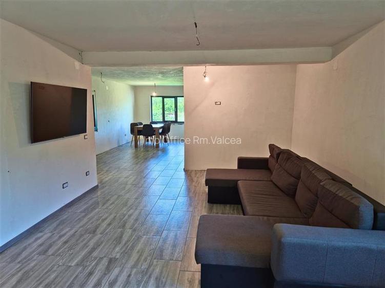 CASA PE PARTER IN BUJORENI - LINISTE, CURTE SI VEDERE SPRE VF. COZIA - 8