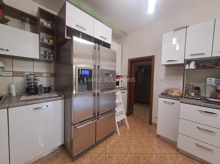 Casa individuala cu piscina. P+1+M. zona foarte buna - 42