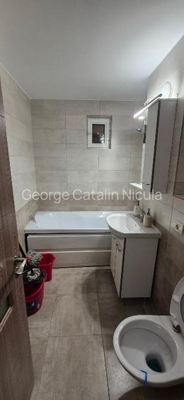 Ofer spre închiriere spațiu comercial – 60 mp, parter bloc zona centrala - 11