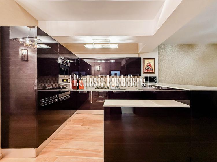 Vedere Frontala la Mare si Plaja la Picioare - Apartament cu Parcare Privata - 12