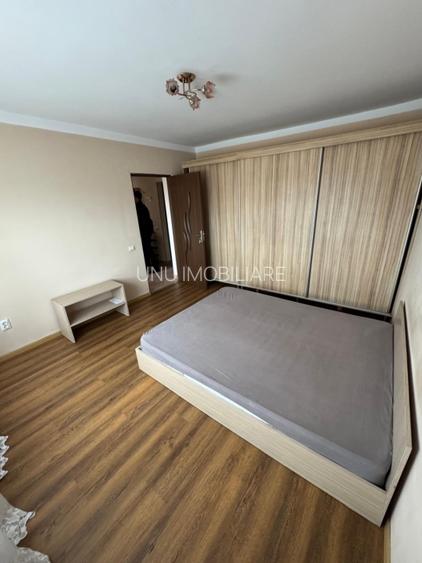Apartament 1 camera decomandat etaj 2/3 - loc de parcare-mobilat - liber - 4