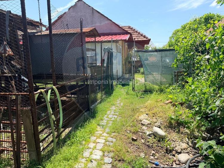 Teren 650 mp,  cu casa modesta, zona Blv Nicolae Romanescu - 5