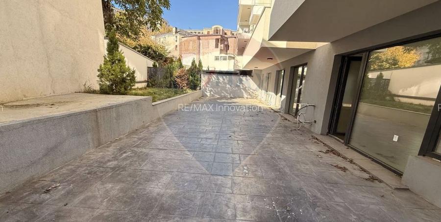 Vanzare Apartament 4 cu camere cu curte / loc parcare/ ultracentral - 5