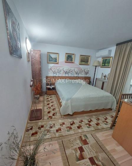 Casă / Vilă cu 10 camere de vânzare în zona Central - 16