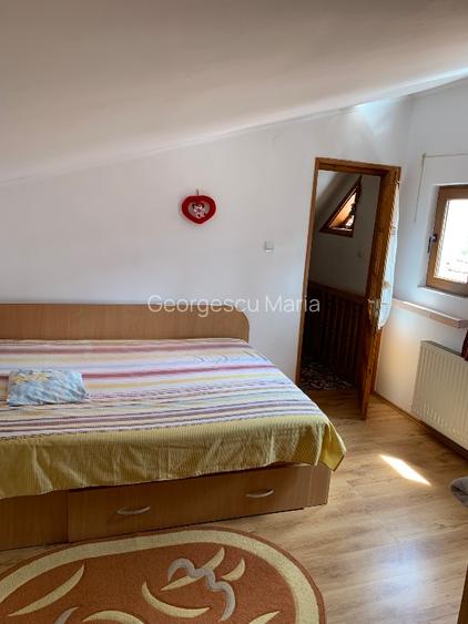 Închiriez 2 camere din care una la mansarda - conditii bune.    - 4