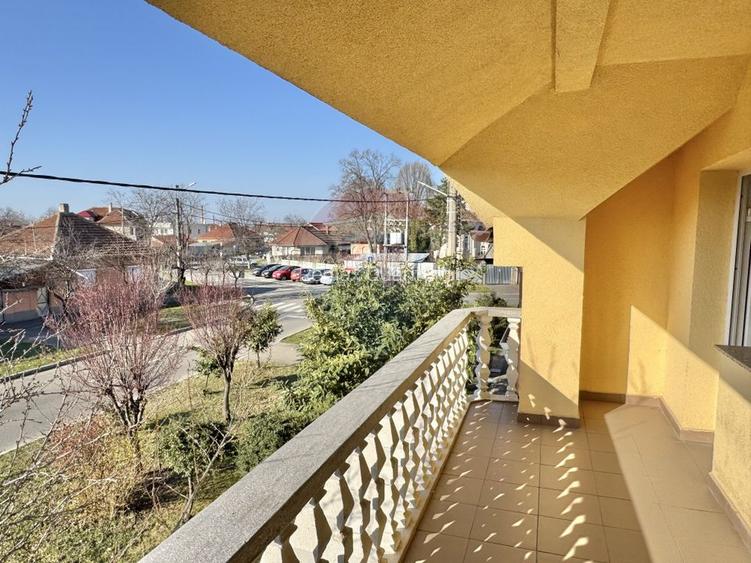 Casă / Vilă cu 6 camere de închiriat în zona Iosia - 14