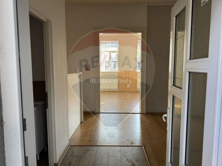 Apartament ultracentral cu curte, 2 unități locative. Str. Pitesti - 23