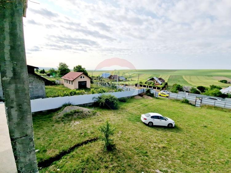 Casă spațioasă S+P+1E+M și teren generos 1664 mp - 40