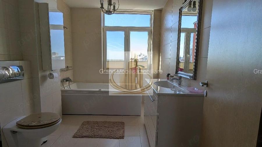 Apartament cu 3 camere, decomandat, tip Penthouse. - 3