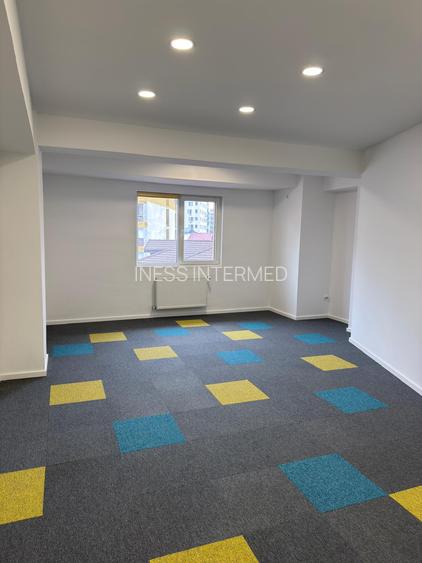 Vitanul Nou | spatii de 14,30 si 35mp in cladire comerciala | etaj 3/5 fara lift - 3