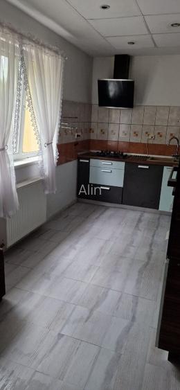 Investitie:Casa cu 2 apt, 8 camere, 308mp utili, 400m de mall Selimbar - 5