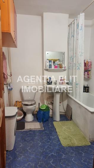 Apartament 2 camere, zona Scolii nr 7, etaj 2, decomandat - 6