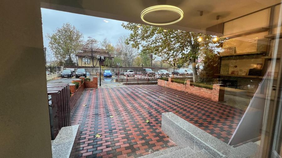 Spațiu comercial de vânzare | 247 mp | 2 unități | 10 locuri de parcare - 9