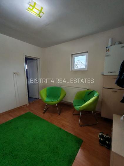 apartament la casa - zona Unirea - 3 camere - bucatarie - baie - teren generos - 5