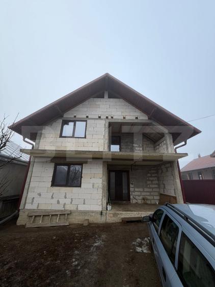 Casă spațioasă cu teren 11 ari în Liteni Moara