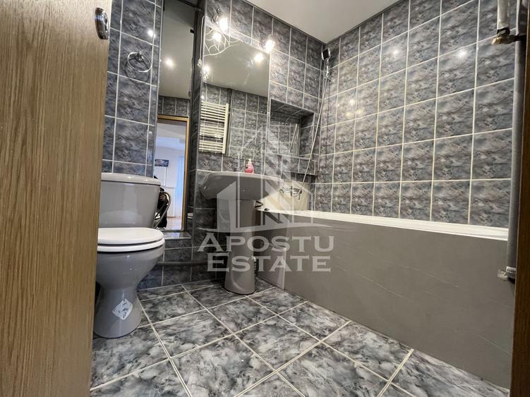 Apartament cu 3 camere, decomandat, etajul 1, zona Sagului