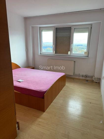 De vânzare apartament 3 camere decomandat - 2