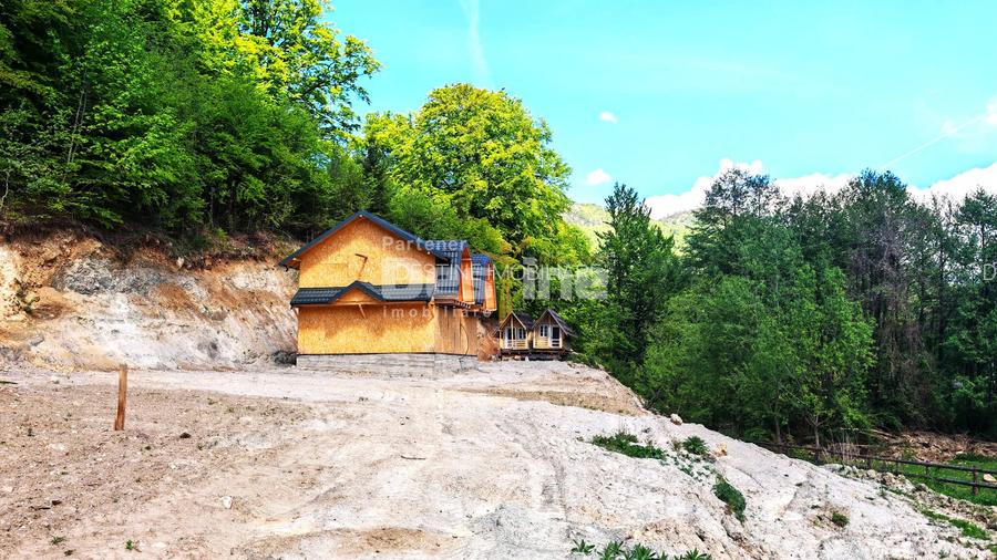 Casa la roșu pentru vacanță, teren superb lângă râu și păstrăvărie – Stoenești - 5