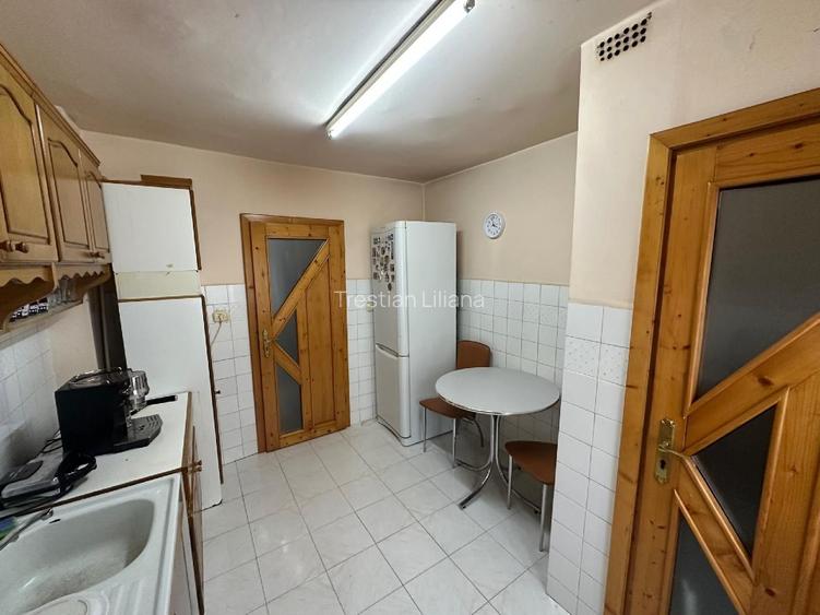 Vand apartament 3 camere etaj 1 zona 300 pe mal Arad - 8