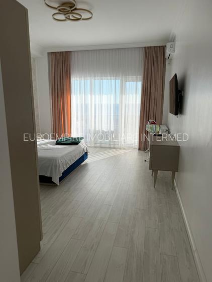 Apartament de închiriat cu 4 camere, zona Faleză Nord - 2