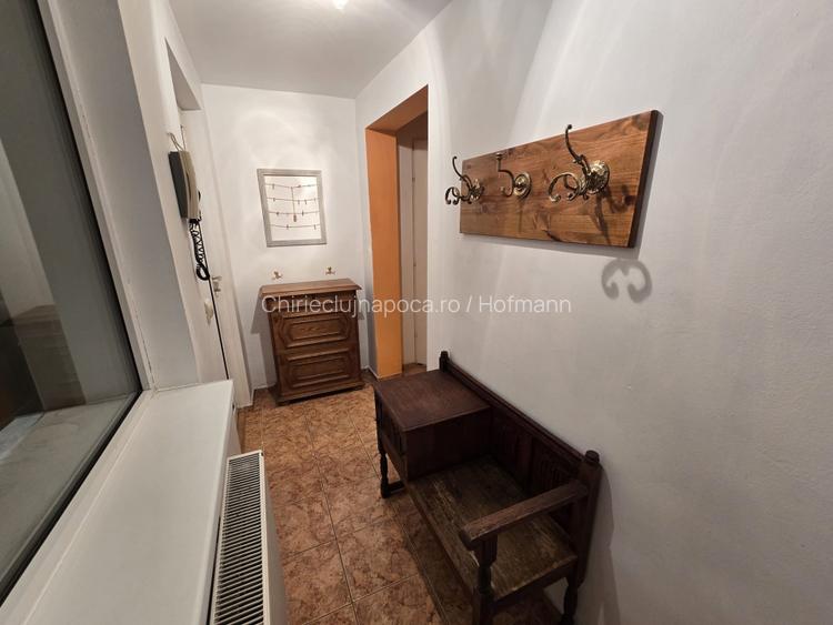 Casa individuala cu 5 camere • curte proprie de 1000 mp • str Spicului - 10