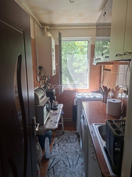 Apartament 3 camere Piața Progresul, 50 mp, centrală proprie, etaj 2/10 - 6
