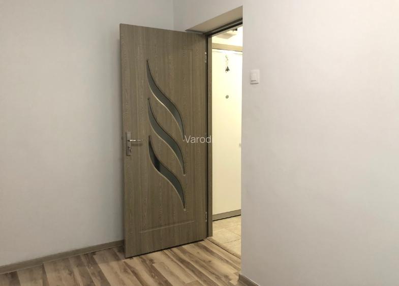 Apartament cu 3 camere 7 Noiembrie, etaj 1 din 4, strada Păcii - 7