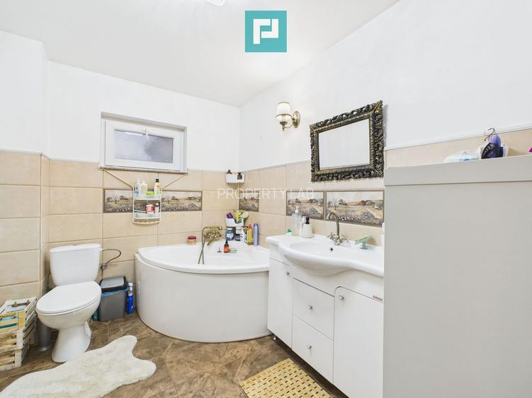 Două case pe un teren generos în Ghiroda - 8