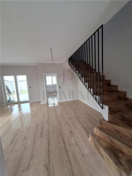 Duplex individual - bucatarie inchisa - dormitor la parter - teren 350 mp