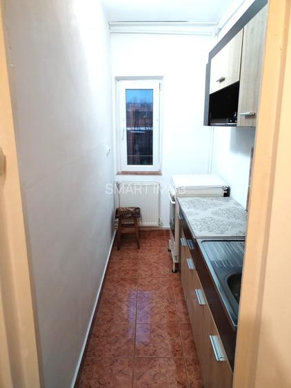 Garsoniera 27mp etaj 1 zona Bulevard mobilata utilata 39.000eur - 8