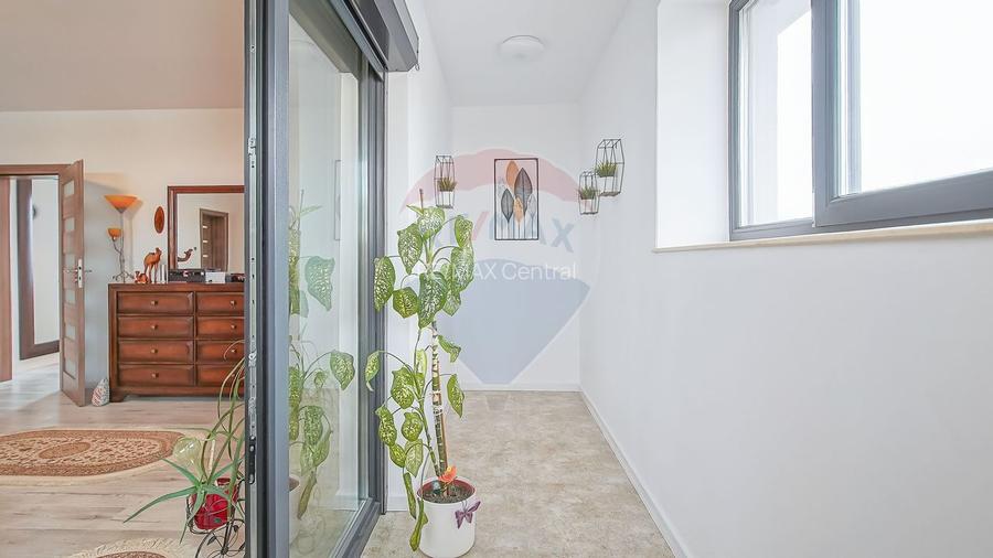 Casă premium cu 270 mp utili, 7 camere ,curte generoasă în Bartolomeu - 11