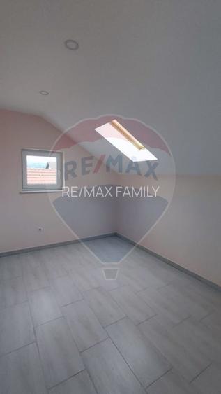 De inchiriat spatiu generos nerezidential la mansarda casa 122mp Oncea - 16