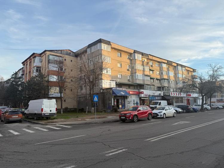 Teren intravilan 150 mp, stradal, Rovine, langa Pizza Ibizza - 109.000 euro - 3