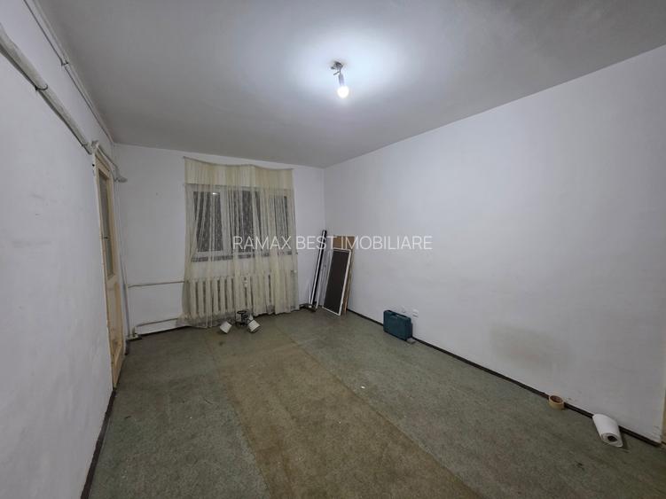 Jean Steriadi, 15 minute metrou 1 Decembrie 1918, pe Buhusi, bloc 1980 - 7