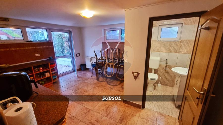 Casă / Vilă de lux cu 2 garaje, 10 camere de vânzare în BAIA MARE - 19