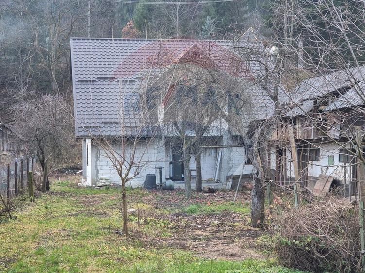 Casă / Vilă cu 5 camere de vanzare in Cazaci-Neamt