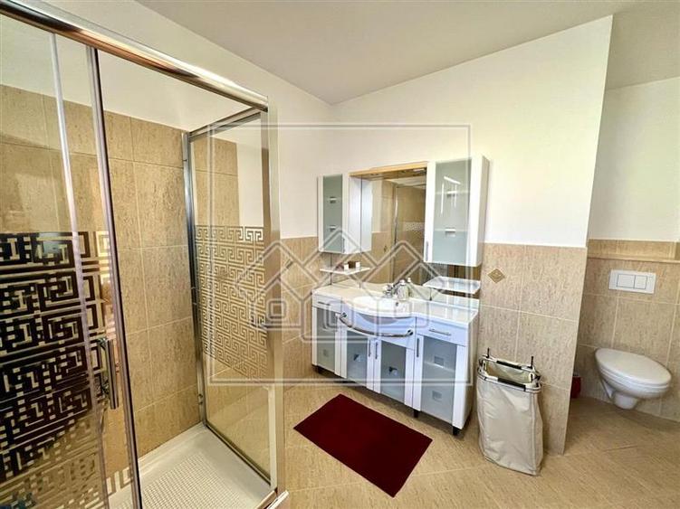 Pensiune de vanzare - Cisnadioara - 10 camere, 6 bai, la cheie