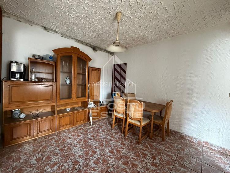 Casa individuala, cu 12 camere,5 bai, acces auto, teren 642, Girocului - 4