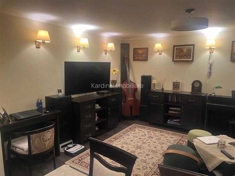 Apartament 3 camere structura mare, etajul 1,  Scriitorilor - 4